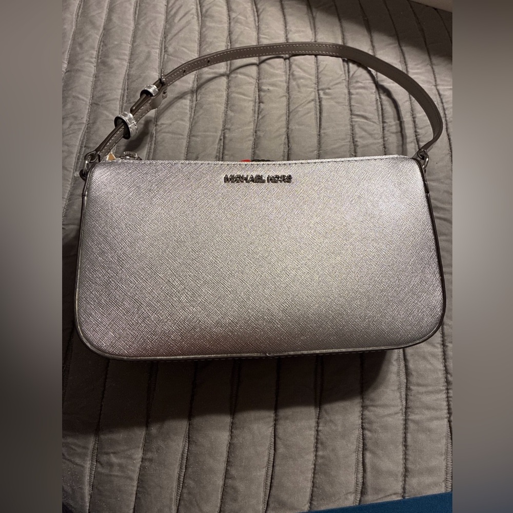 Michael kors ladies jet set pouchette purse silver